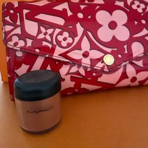 MAC Mega-rich Pigment